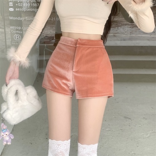 Actual shot of high-waisted velvet shorts with missing lower body for women's autumn and winter outer wear, sexy bottoming casual boot pants