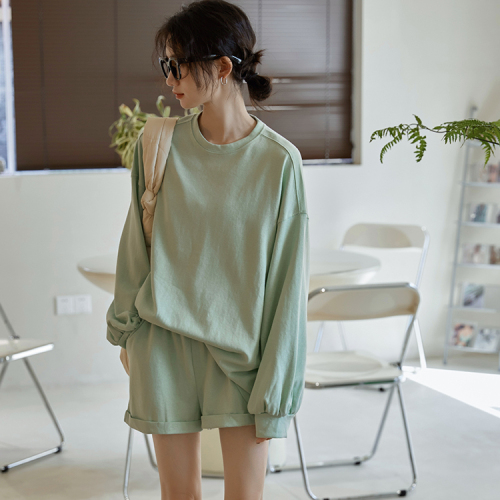 Actual shot of 23 autumn new ice cream green long-sleeved sweatshirt + elastic waist casual shorts two-piece fashion set