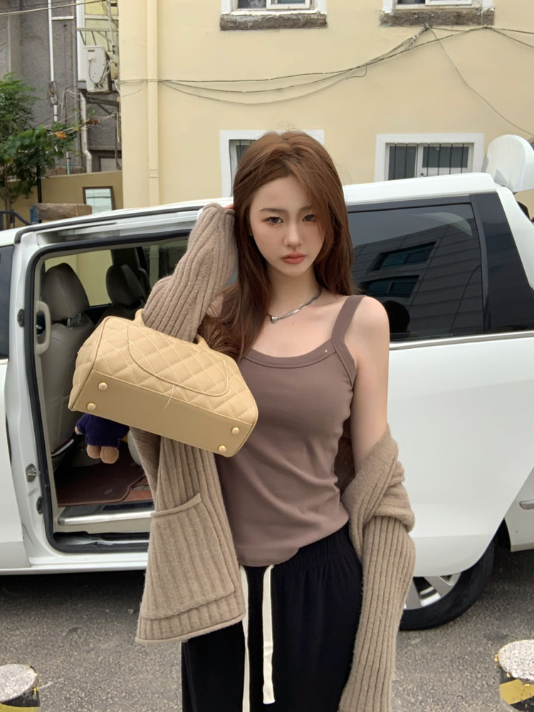 Actual shot of the new Korean style lazy style loose mid-length knitted sweater + straight loose black trousers