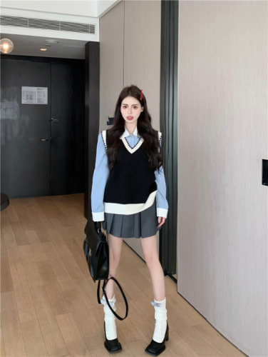 Real shot!  V-neck knitted vest blue contrast shirt top pleated skirt Korean drama three-piece set