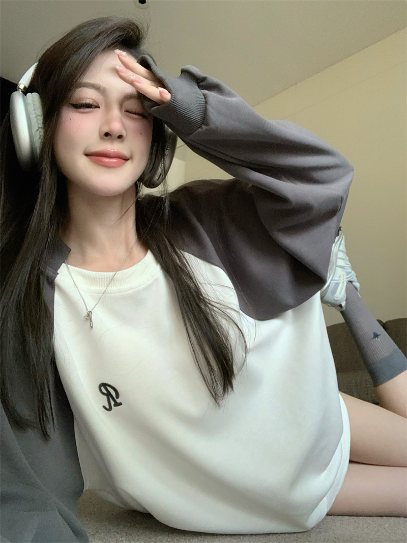 Real shot of raglan sleeves, round neck sweatshirt for women, autumn and winter long butt-covering, hooded loose top, trendy