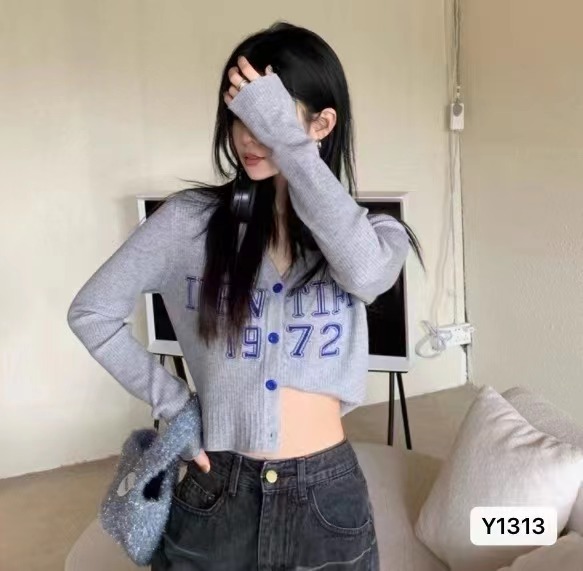 2023秋季新款韓版時尚V領字母提花顯瘦百搭開衫上衣女