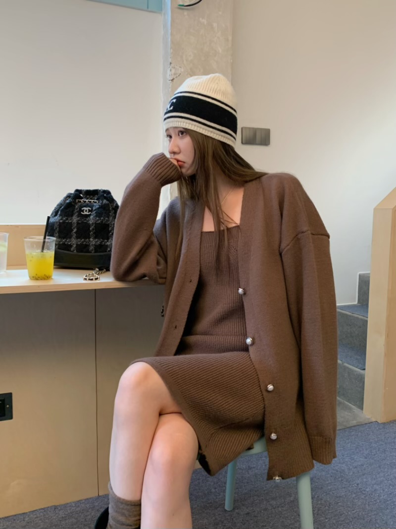 Real shot of Maillard color lazy sweater cardigan sundress two-piece suit
