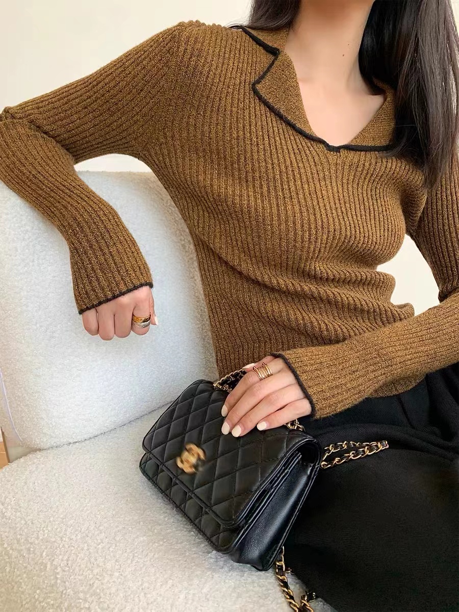 周淼ZHOUMIAO撞色設計針織衫上衣2023新款秋季穿搭翻領套頭毛衣女