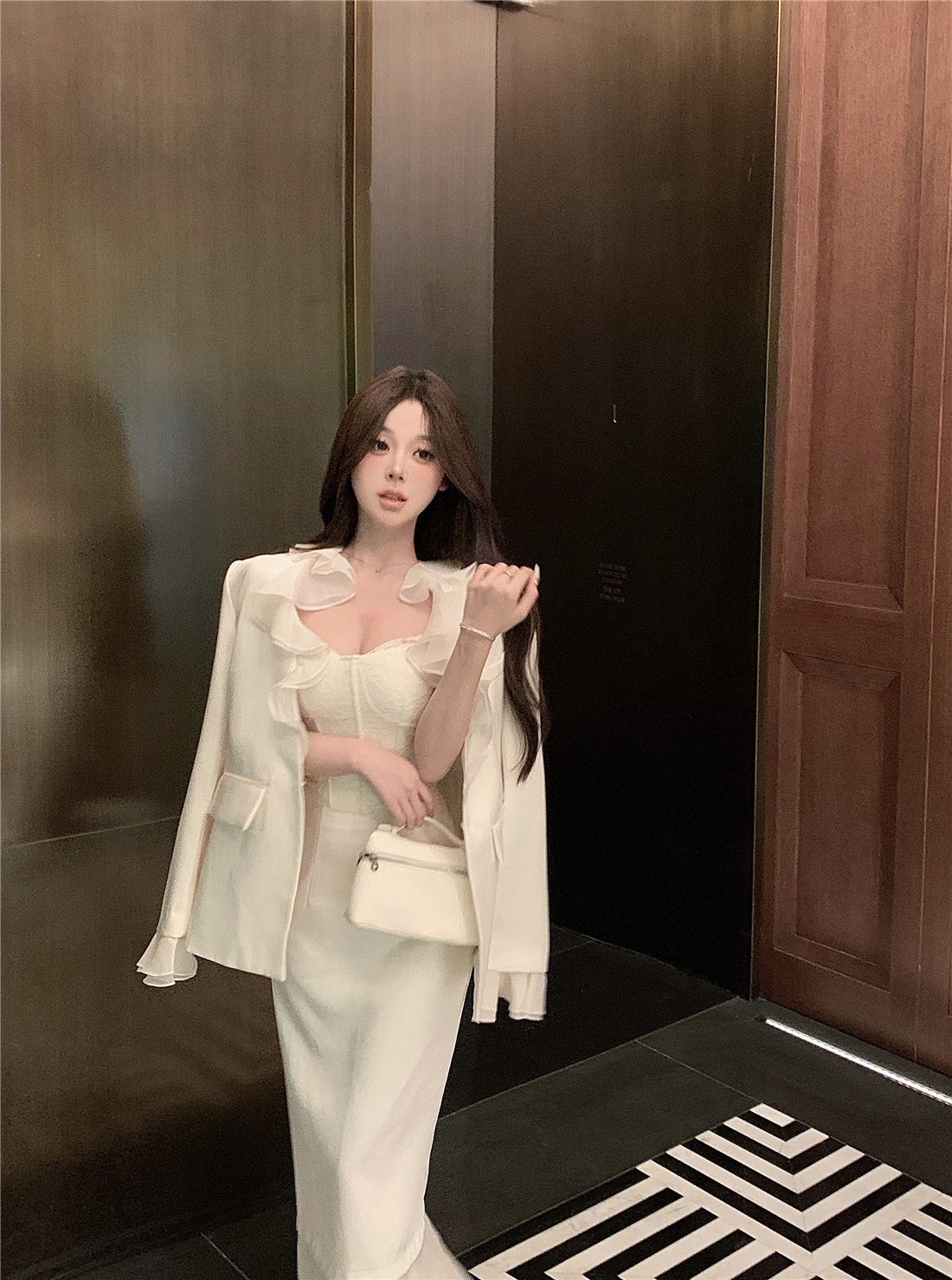 French exquisite mesh white satin suit + exquisite mesh splicing skirt suit
