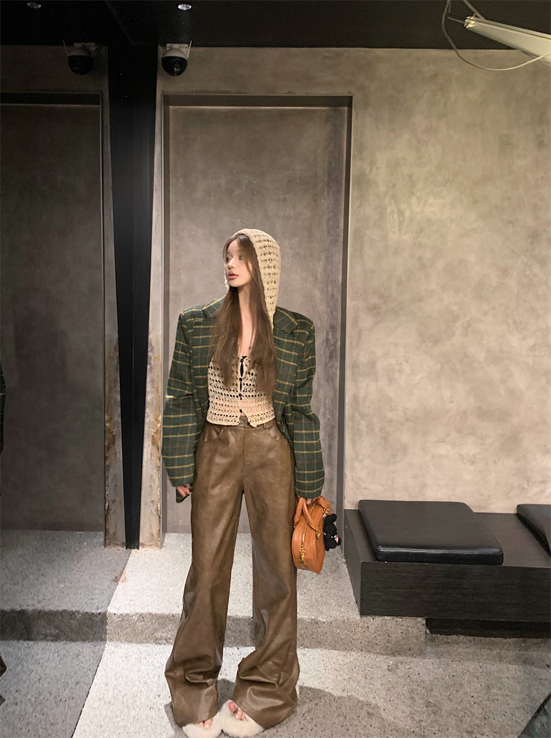 Real shot of autumn and winter high-end retro blazer plaid coat + brown straight casual leather pants