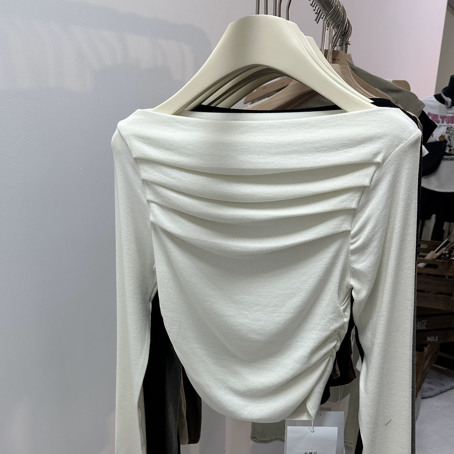 Designed long-sleeved bottoming shirt for women in autumn slimming T-shirt with niche chic one-shoulder top