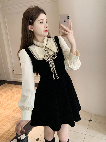 Real shot of vintage velvet fake two-piece dress embroidered lace-up long-sleeved skirt