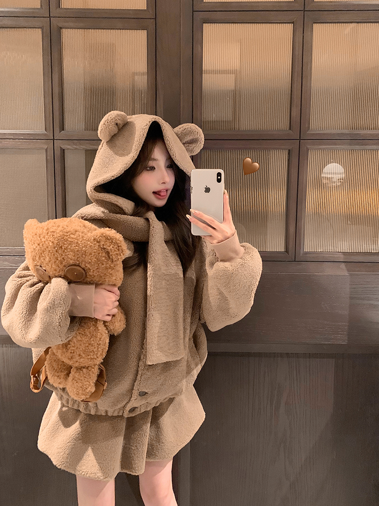Actual shot of Milky Bear, lambswool hooded thickened coat, high-waisted flower bud skirt suit