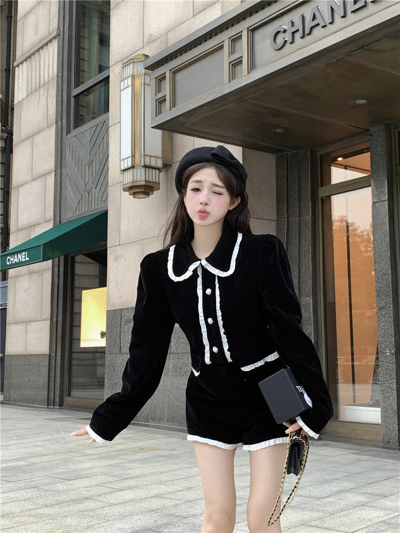 Actual shot ~ Rich girl's suit, girl's fragrant style short jacket top, black velvet shorts two-piece set