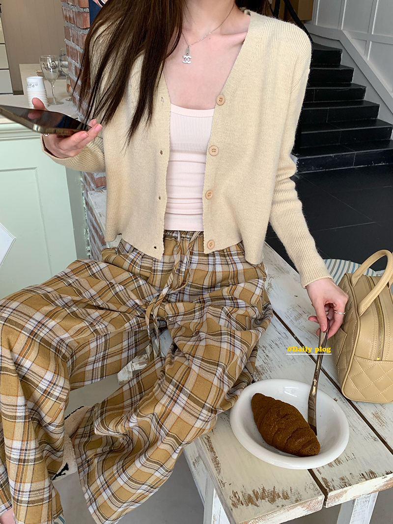 Actual shot of three standard autumn Korean version slimming and versatile suit suspender cardigan high-waisted plaid trousers