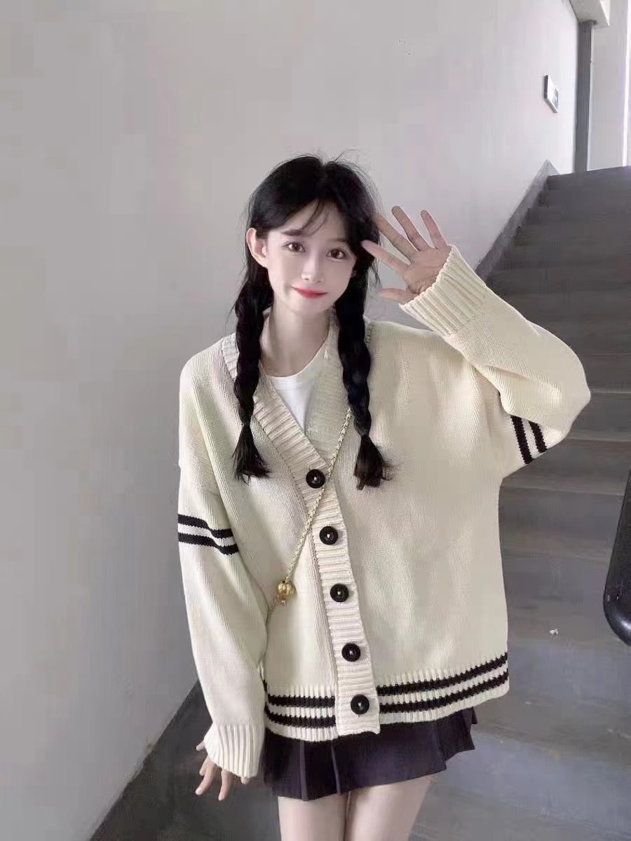 Autumn and winter new V-neck college style Korean style Japanese style loose and versatile sweater for female students to wear knitted cardigan top
