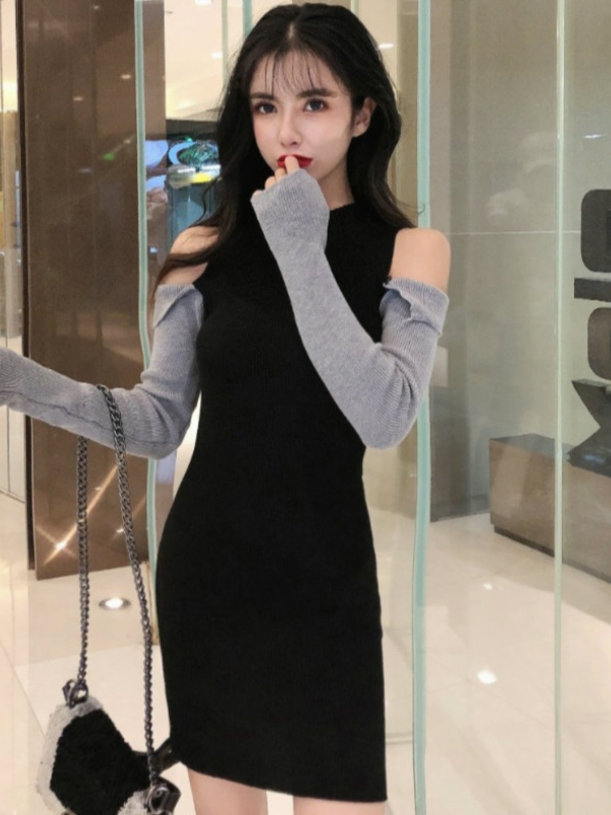 露肩心機黑色性感修身顯瘦拼接針織包臀打底連衣裙2023秋冬新款女