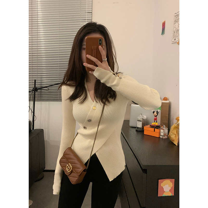 天貓品質小眾交叉V領針織衫上衣女洋氣修身內搭毛衣打底衫