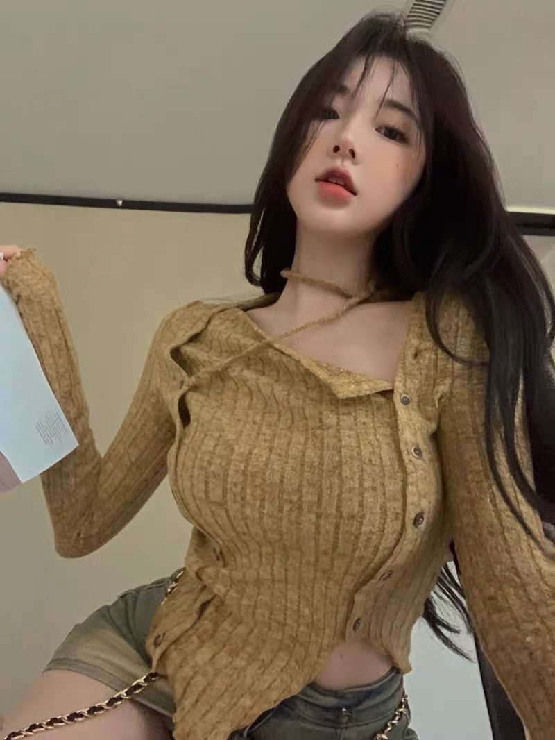 2023新款女法式掛脖長袖針織衫秋季獨特别致短款不規則上衣打底衫