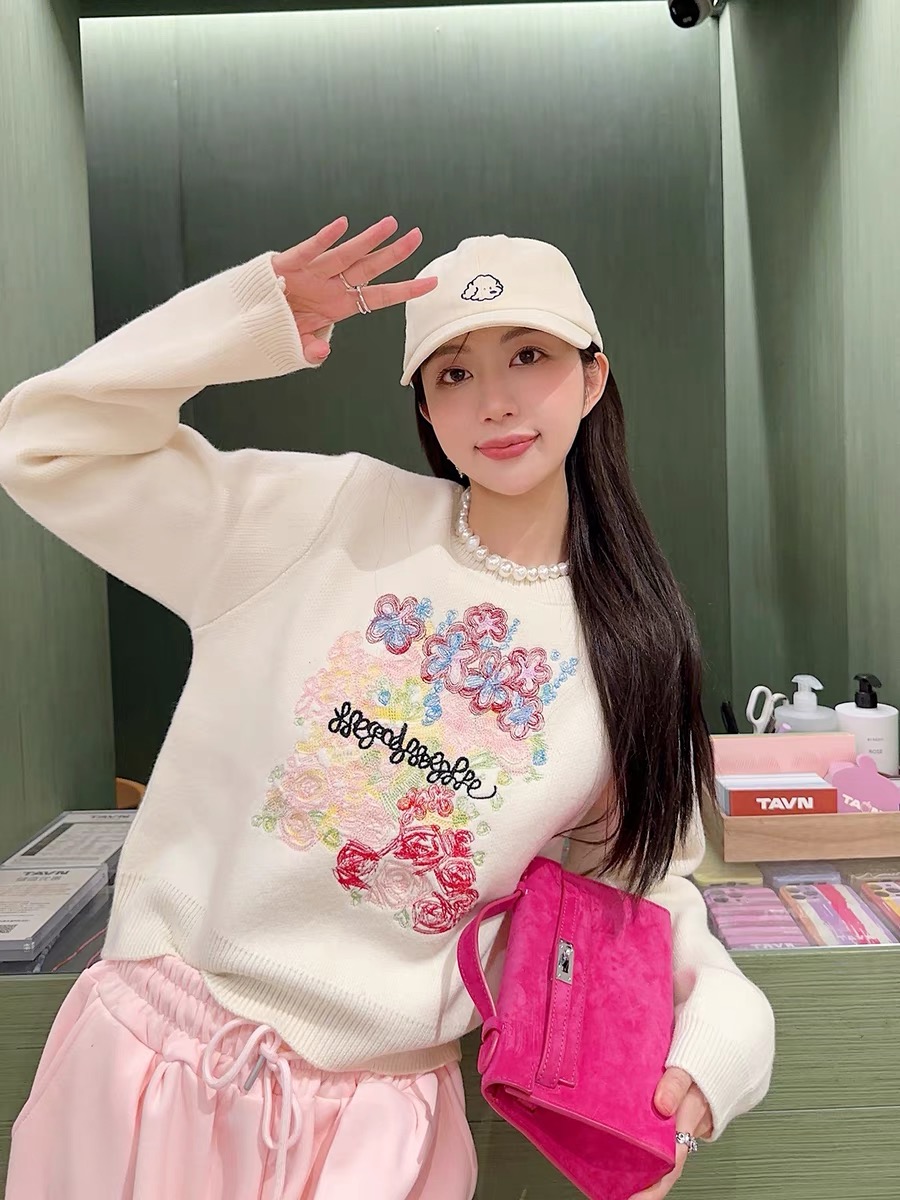 Thebestxue2023 new autumn style sweet and versatile small flower embroidery pullover long-sleeved white sweater for women in autumn and winter