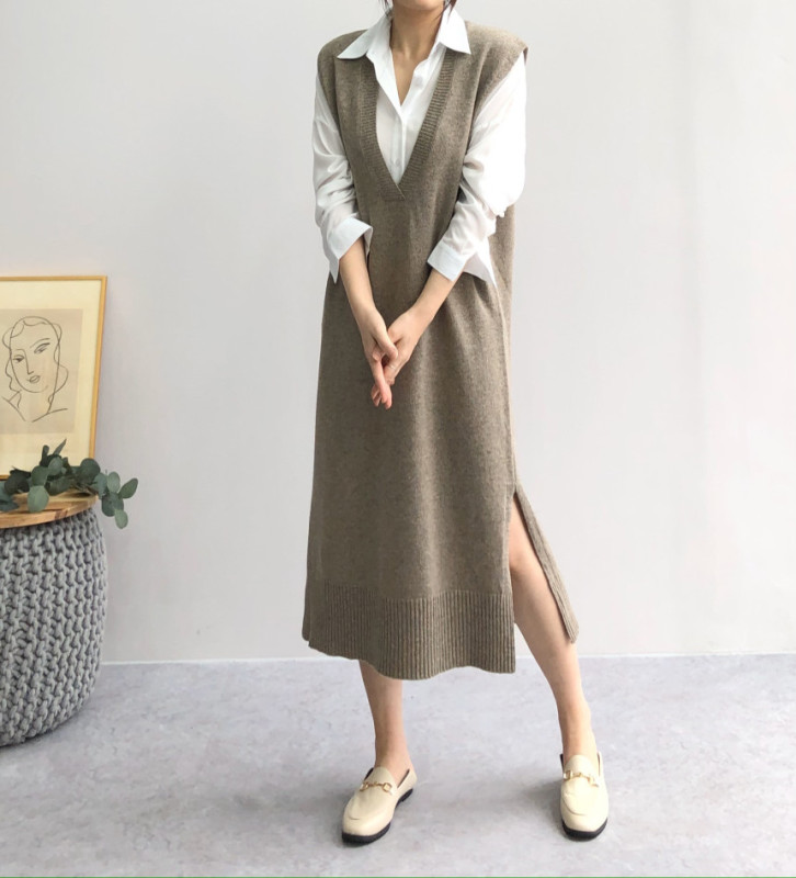 Korean ins retro knitted dress loose hem slit autumn and winter V-neck sweater dress