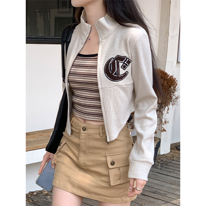 Real shot of American irregular stand-up collar zipper sweater jacket 2023 autumn new style embroidered patch crop top