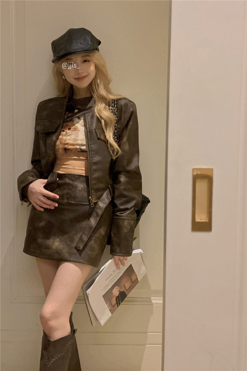 Real shot of Maillard retro hottie slim cat T-shirt + stand-up collar short leather jacket covering hips and slimming skirt for women