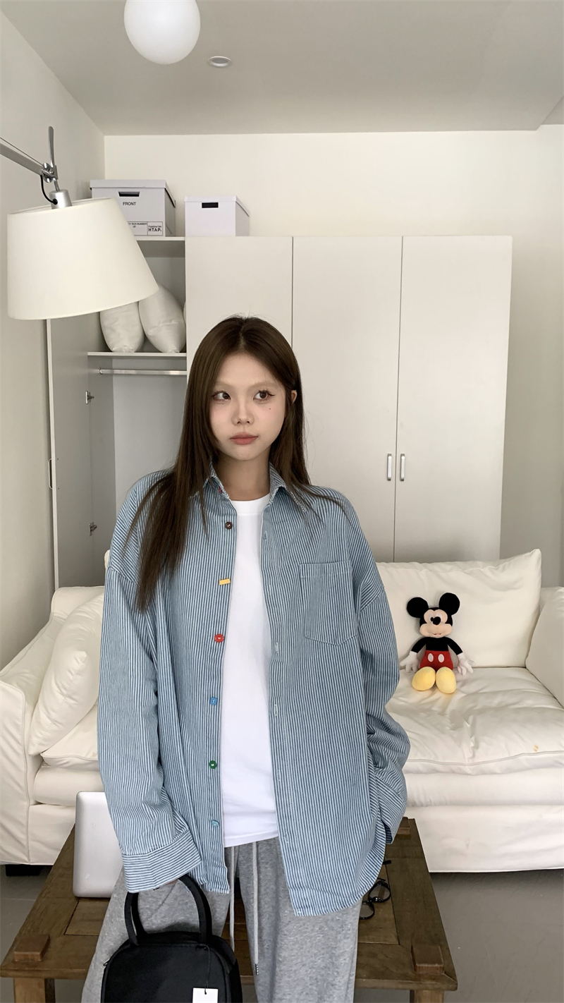 實拍 彩色扣藍白色條紋襯衣牛仔衣設計感小松外套長袖上衣女