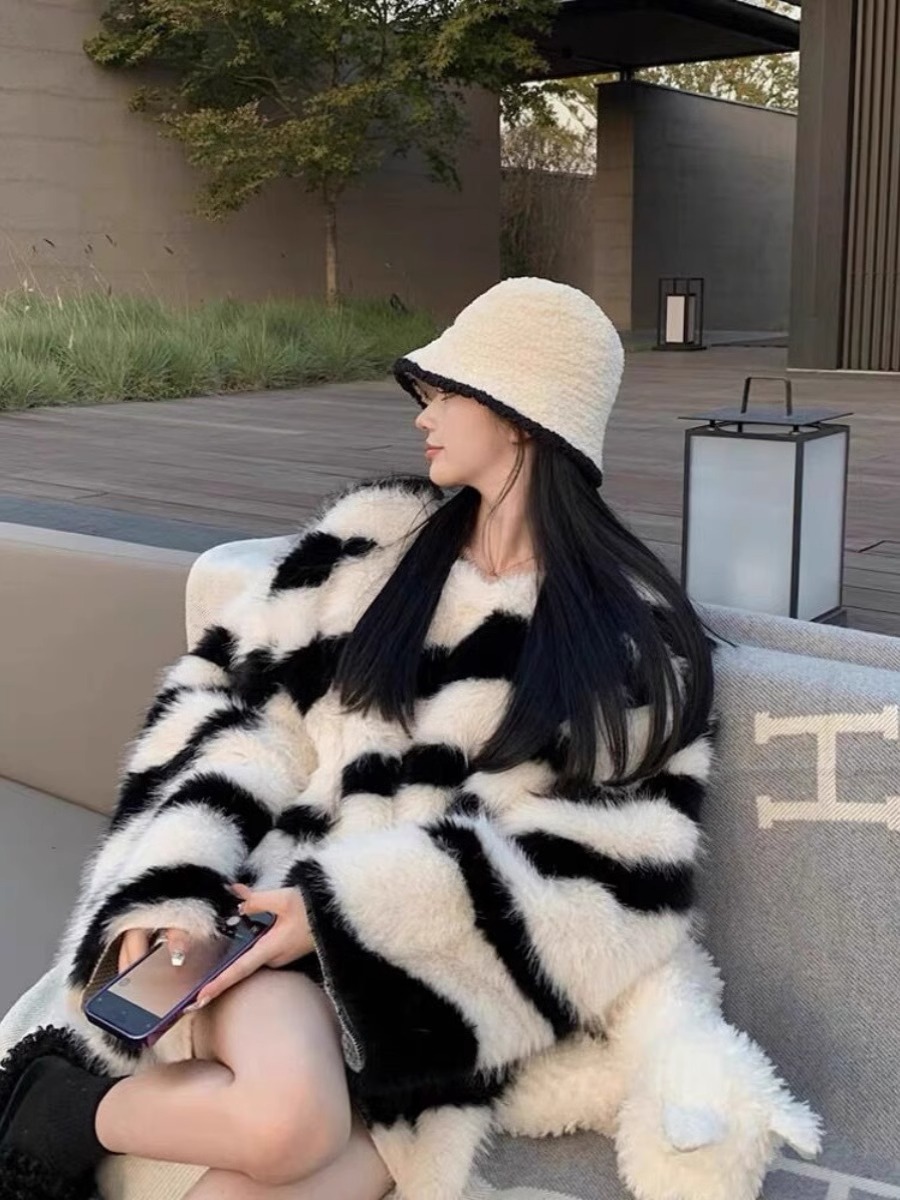 斑馬紋V領毛衣女秋冬季加厚高級設計感小眾軟糯別致絕美毛絨上衣