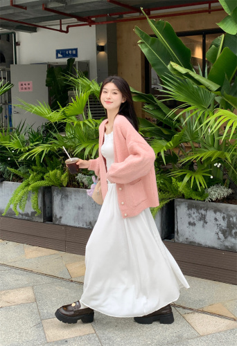 Actual shot of the new pink knitted loose jacket + versatile vest suspender + skirt three-piece set