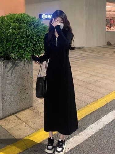气质黑色连帽连衣裙秋冬季新款设计感修身高腰打底中长裙女