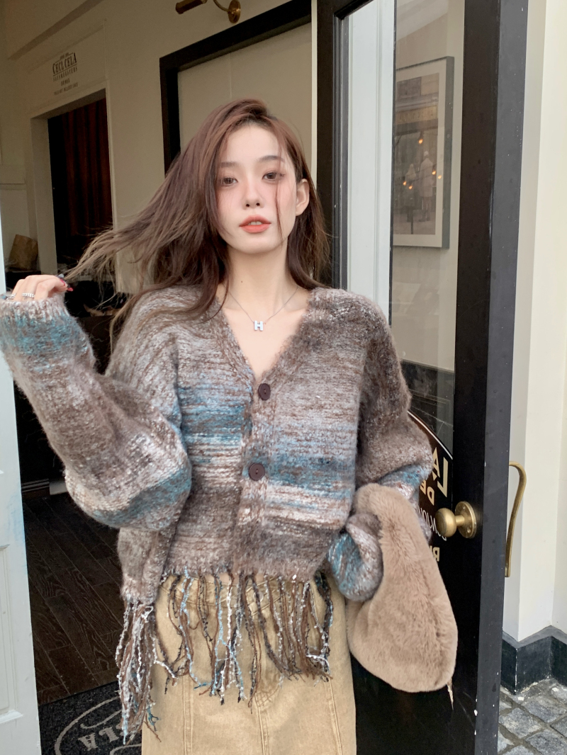 Design gradient tassel V-neck sweater jacket for women autumn and winter 2023 new loose knitted sweater short top