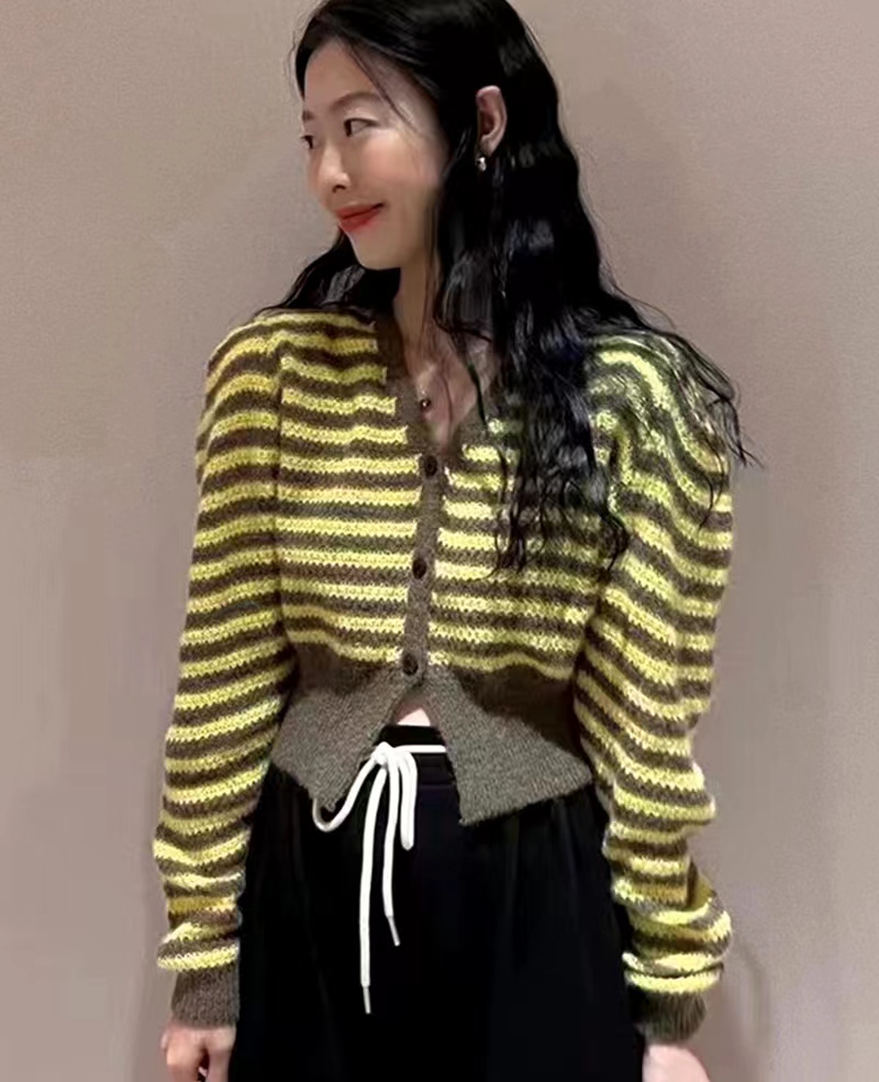 復古條紋針織開衫女v領寬鬆外穿短款撞色洋氣軟糯小香風毛衣外套