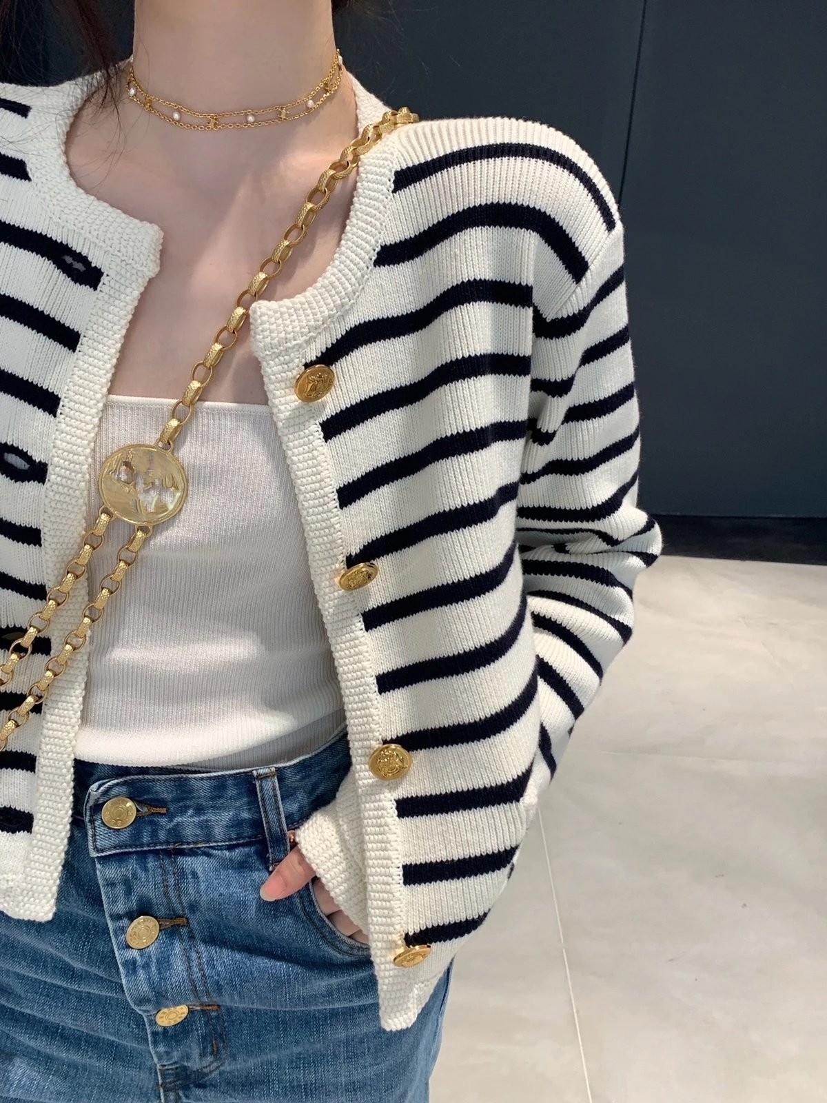 Gold buckle contrast striped round neck small fragrant style knitted cardigan for women autumn French loose short style outer sweater jacket