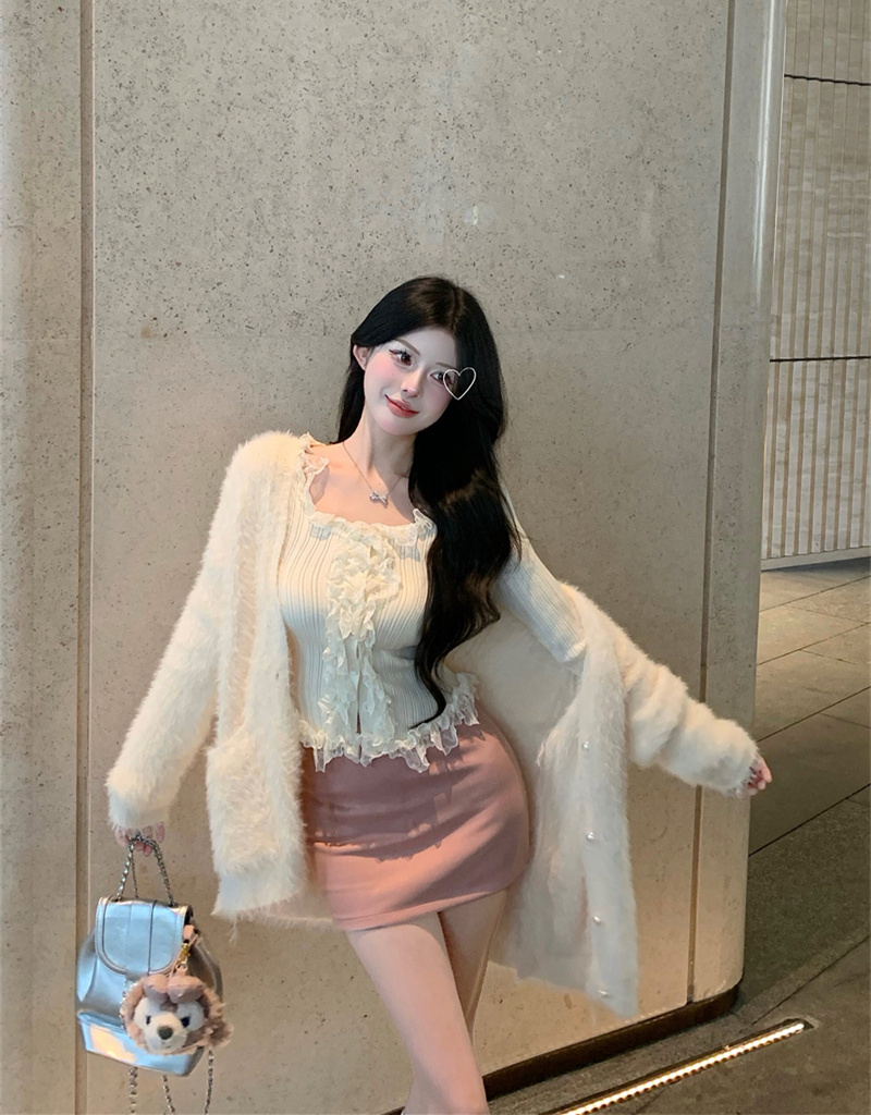 Real shot of sweet and gentle long-sleeved T-shirt top, cardigan jacket + skirt, hip-covering short skirt three-piece set
