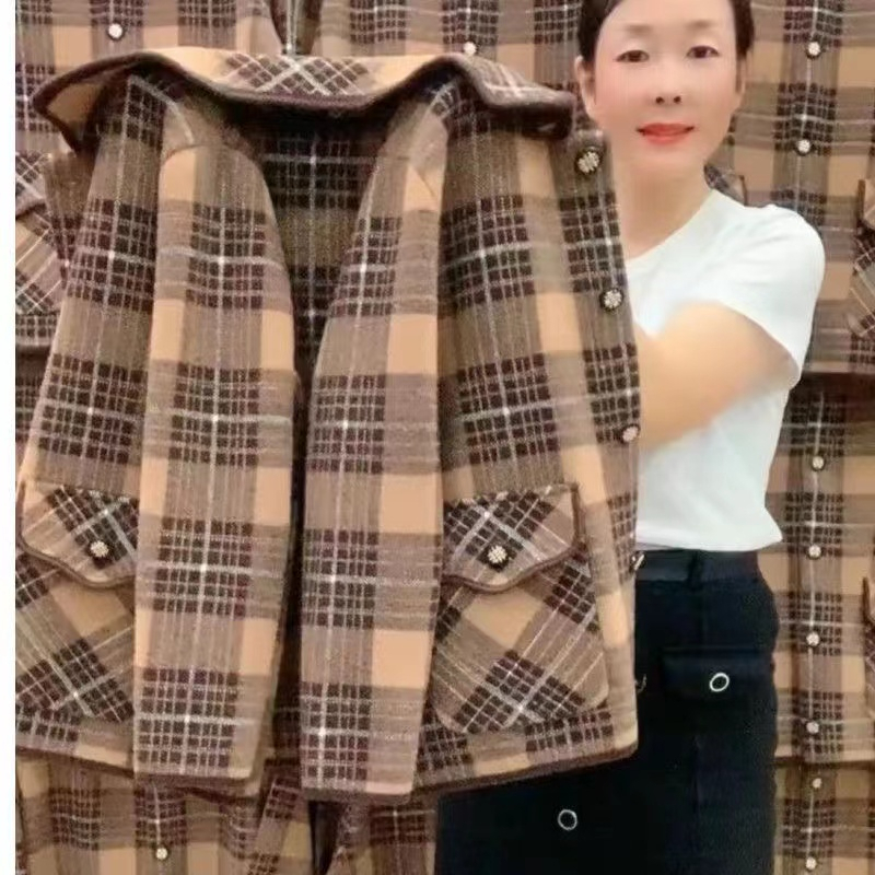 Mom's Autumn Plaid Jacket Western-style Middle-aged Women's Top New Style 50-Year-Old Spring and Autumn Jacket for Middle-aged and Elderly People
