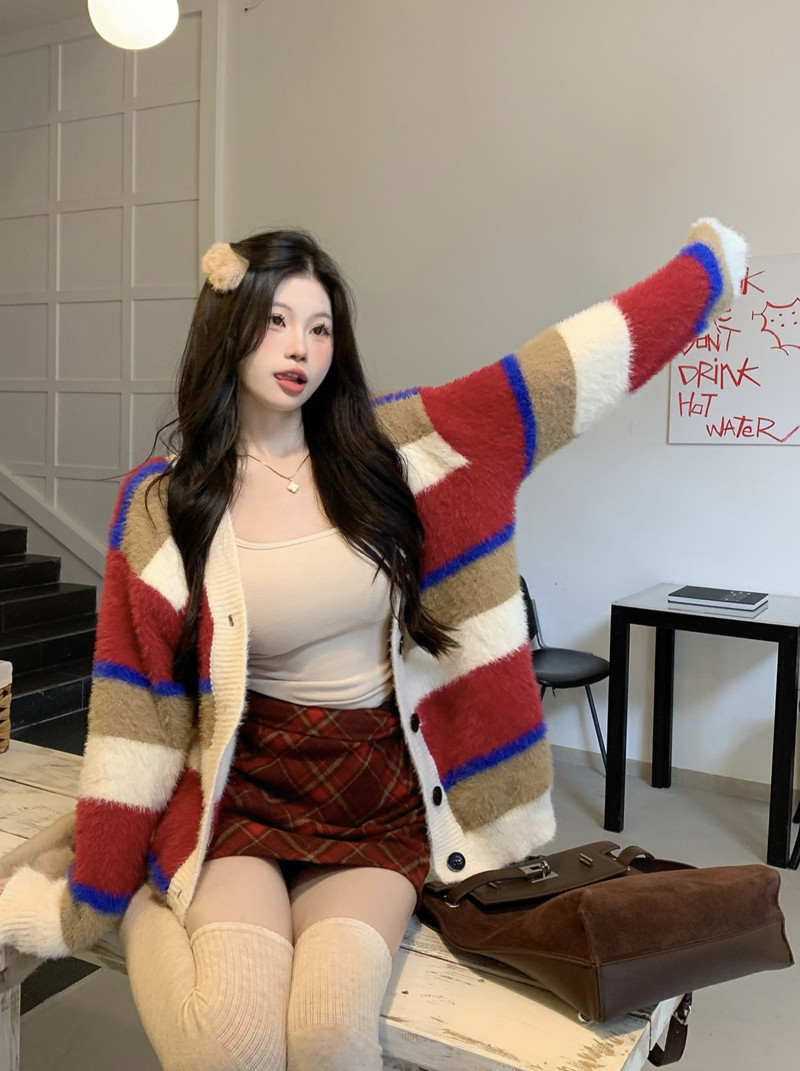 實拍 美式街頭復古秋冬條紋毛衣開衫設計感休閒外套+格子裙