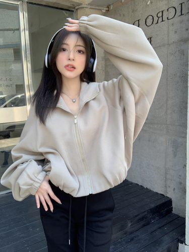 Actual shot of simple loose batwing sleeve casual hooded jacket