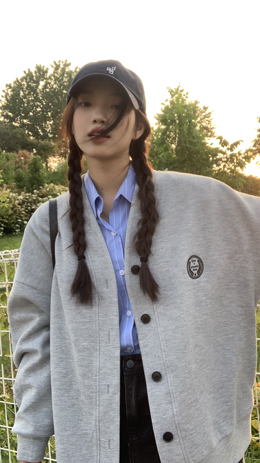 Floral gray sweatshirt for women 2023 new autumn and winter American retro niche cardigan design jacket