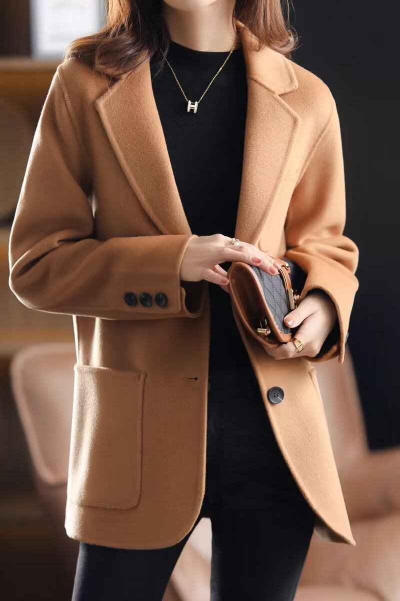 2023 new Korean style woolen coat, short woolen coat, new autumn and winter clothing for small people, slim and trendy