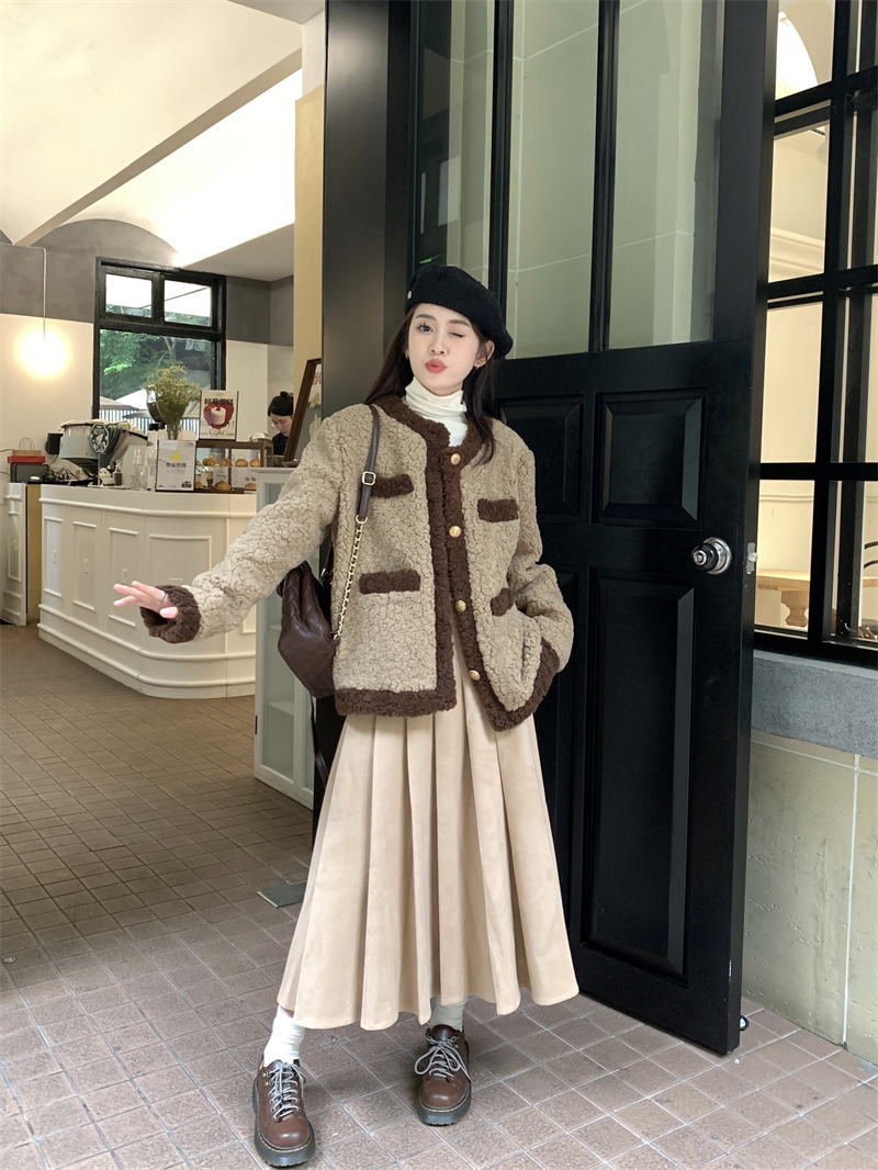 Actual shot of Korean style Xiaoxiang style short fur one-piece lambswool jacket for the elderly with high-waisted skirt