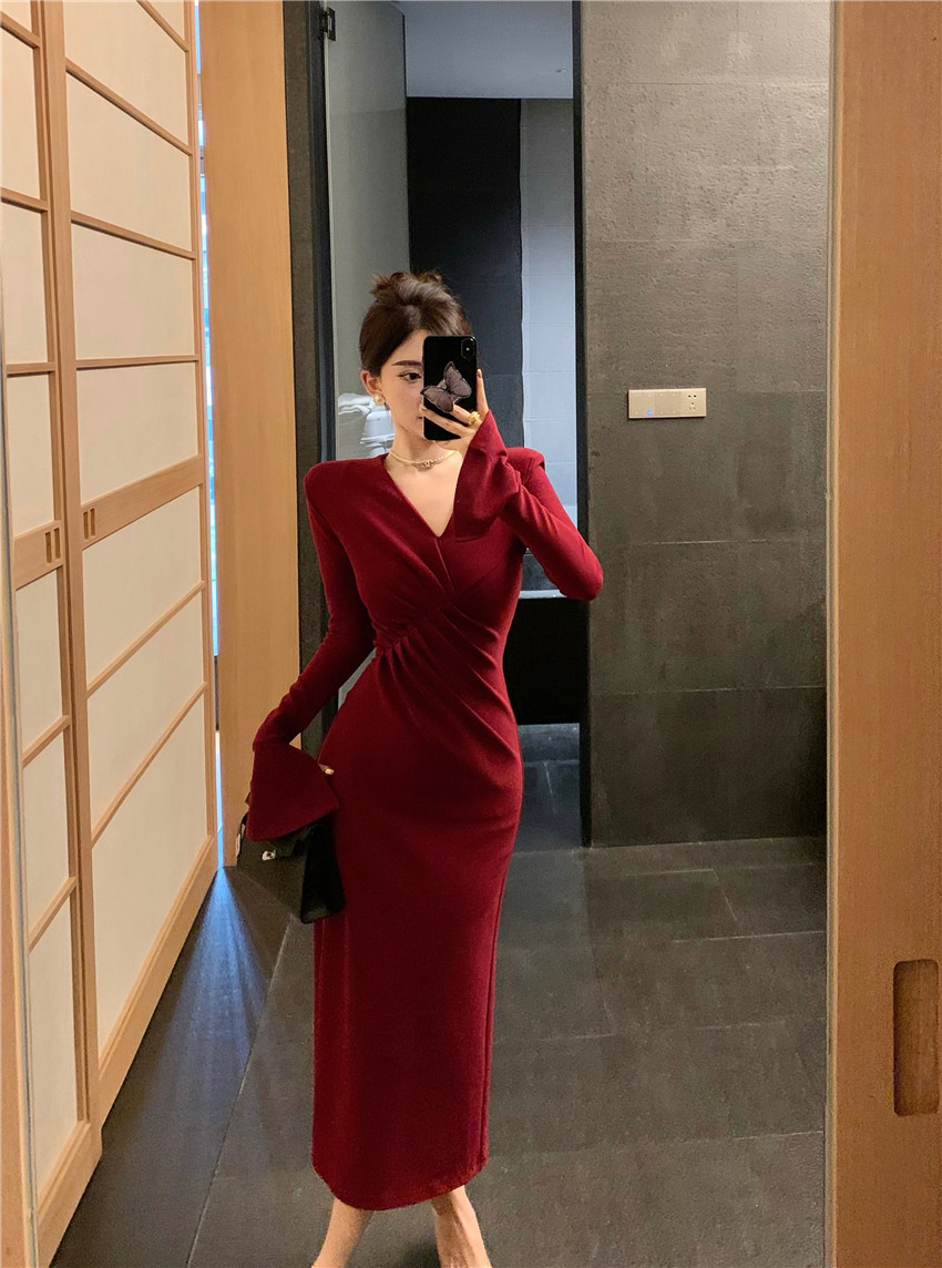 Real shot!  V-neck pleated long-sleeved dress for women in autumn with waist-hugging hip slit long dress
