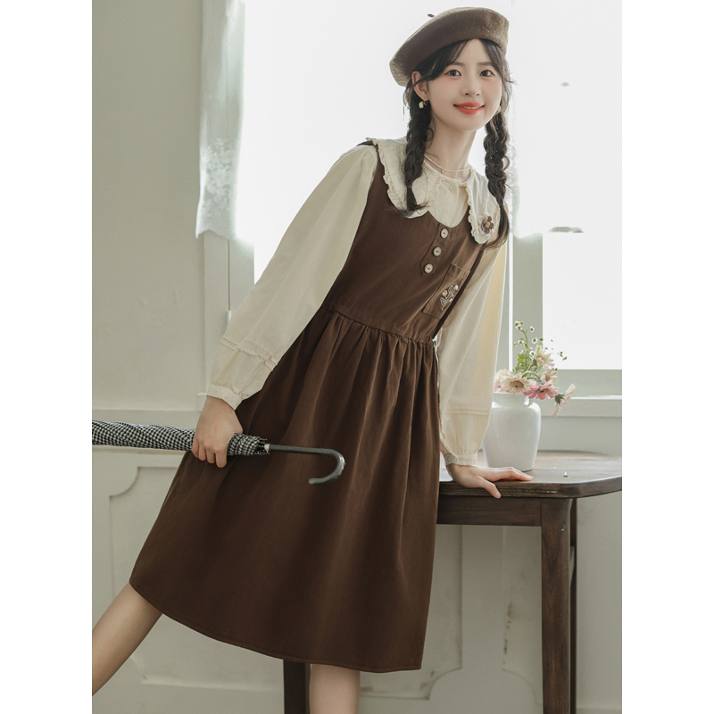 It’s just that the skirt is no less than 119 real-shot college-style embroidered waist tank top