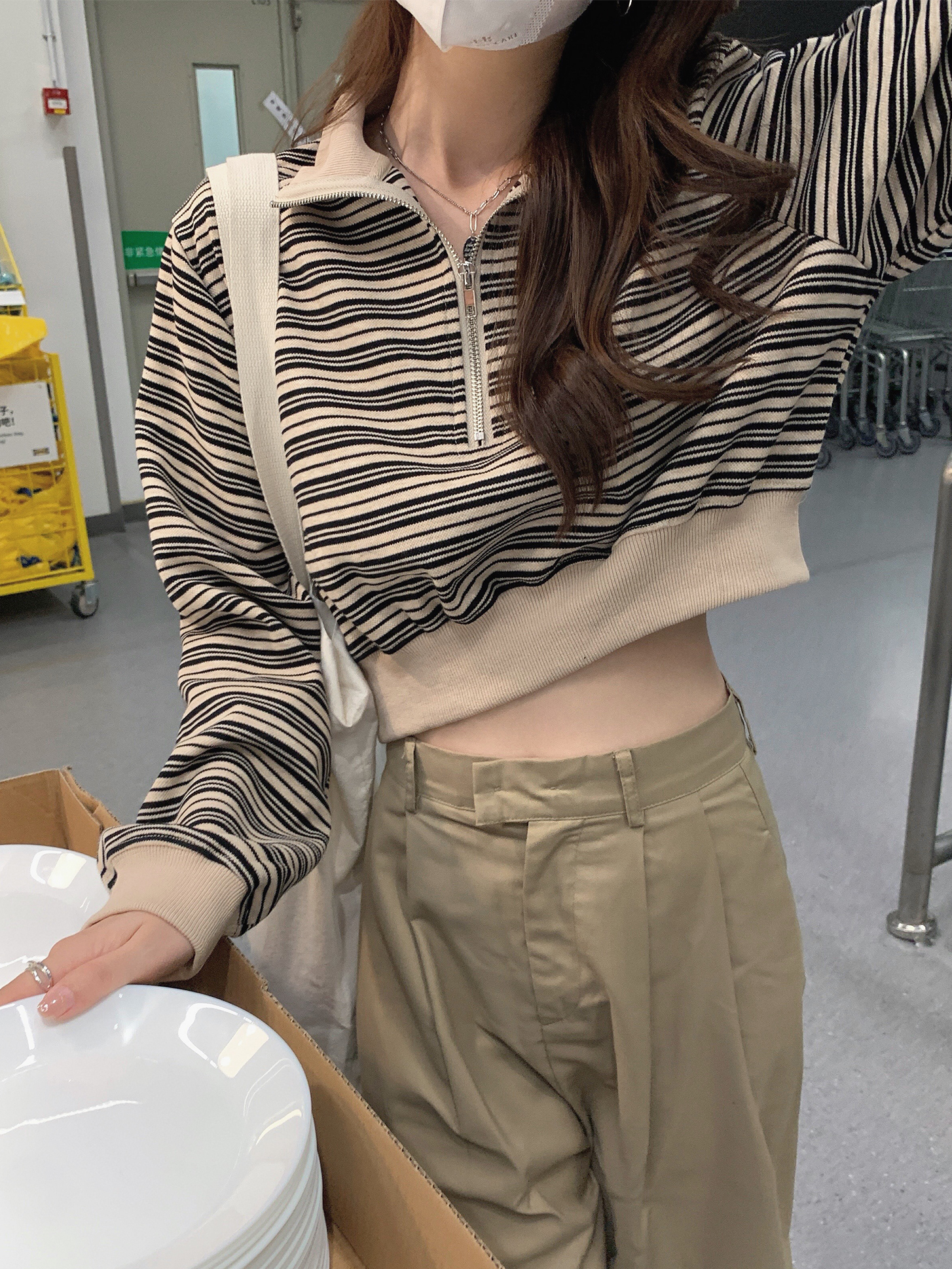 Actual shot of striped short pullover sweatshirt for women in autumn new loose casual style long-sleeved top