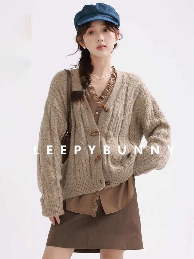 瞌睡兔 牛角扣毛衣外套女春秋復古軟糯慵懶寬鬆馬海毛V領針織開衫