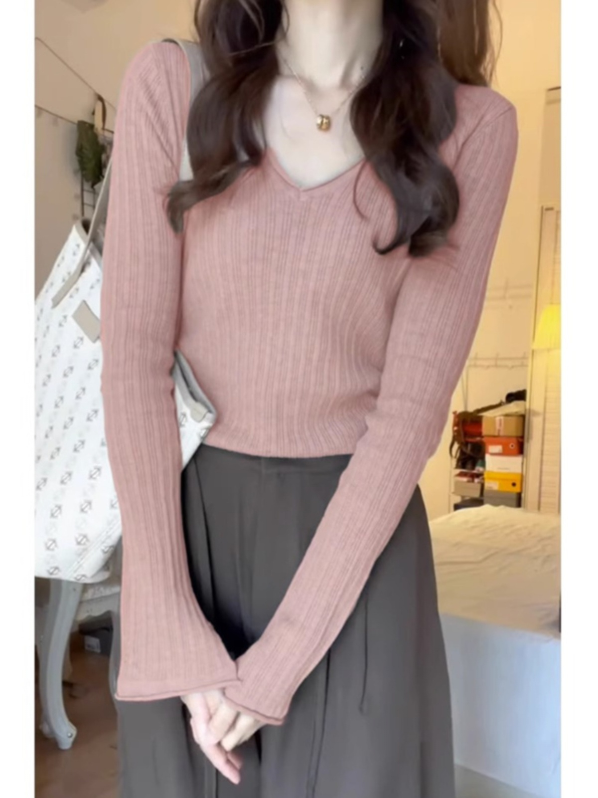 Pink v-neck rolled hem sweater for women in spring, autumn, autumn and winter, western-style inner layering shirt, slim and chic long-sleeved top