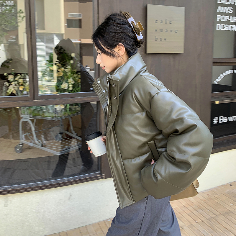 Real shot of European and American short down jacket for women 2023 winter loose and slimming thickened PU leather small man bread coat cotton jacket