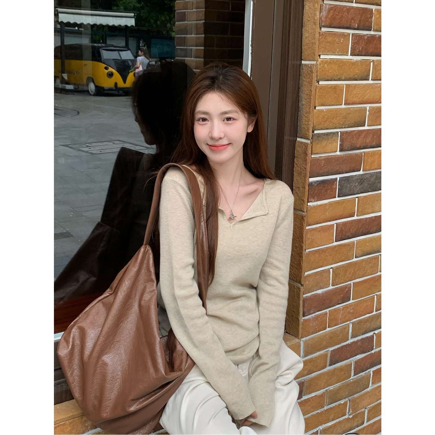 Solid color V-neck long-sleeved sweater for women 2023 autumn new style lazy style bottoming loose slimming temperament trendy top