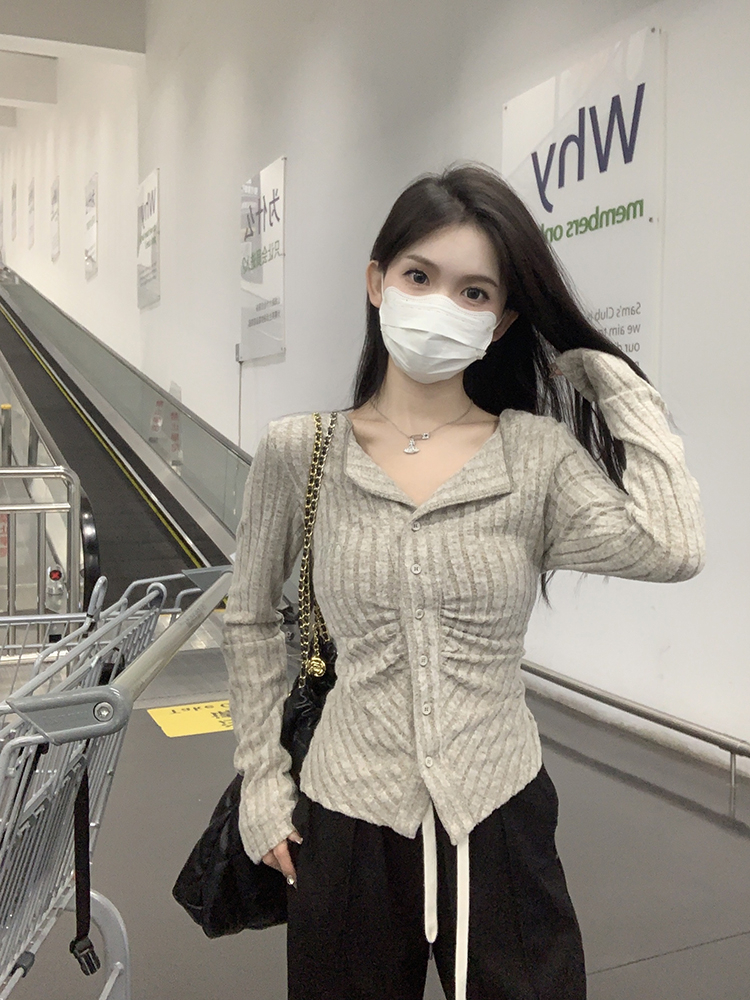 純欲風翻領長袖針織衫女秋季韓版2023新款修身顯瘦褶皺設計感上衣