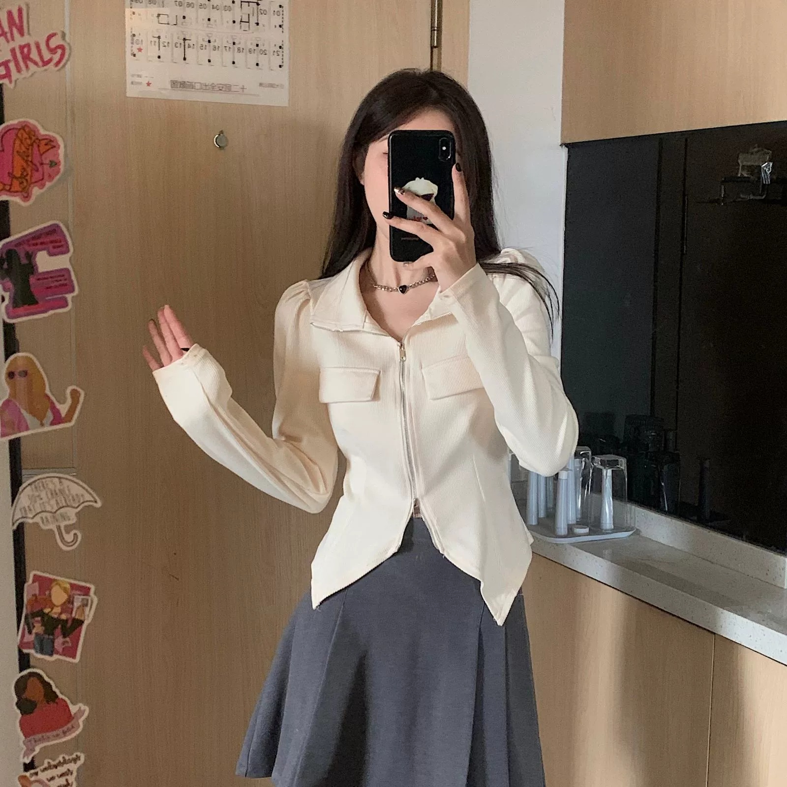 時尚超火長袖t恤女秋裝設計感小眾短款不規則打底衫內搭別致上衣