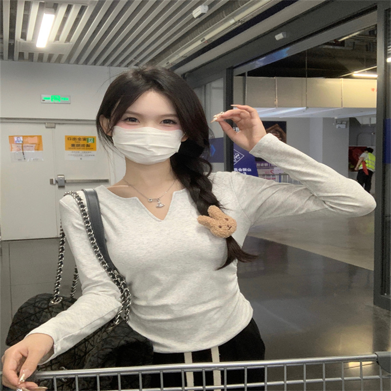 小V領帶胸墊長袖T恤女秋季2023新款時尚設計感褶皺顯瘦短款打底衫