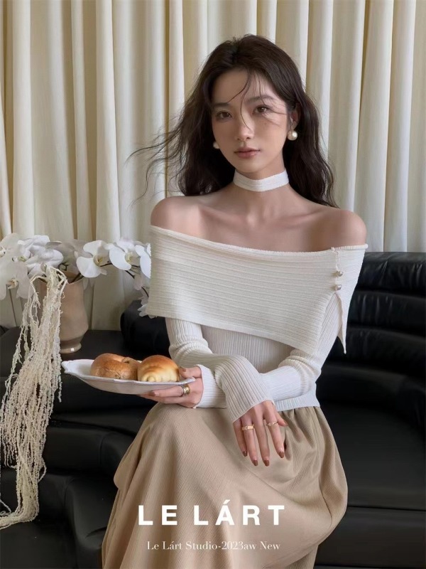 LELART 高級感純欲掛脖針織上衣法式氣質一字肩開叉顯瘦毛衣女秋