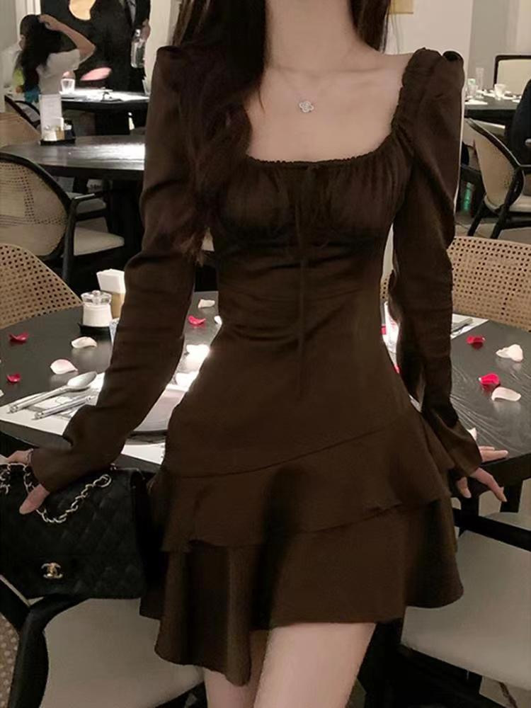 純欲風收腰顯瘦連衣裙女秋裝新款重工設計感小眾氣質不規則短裙子