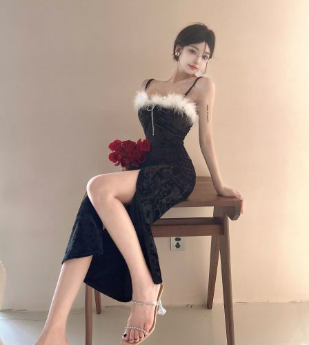 Real shot of early winter new elegant tight-fitting high-end velvet party dress mid-length skirt tube top dress